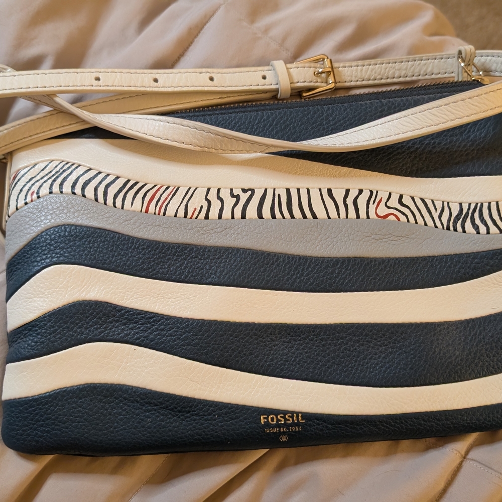 Fossil Women's Black and Cream Crossbody Bag